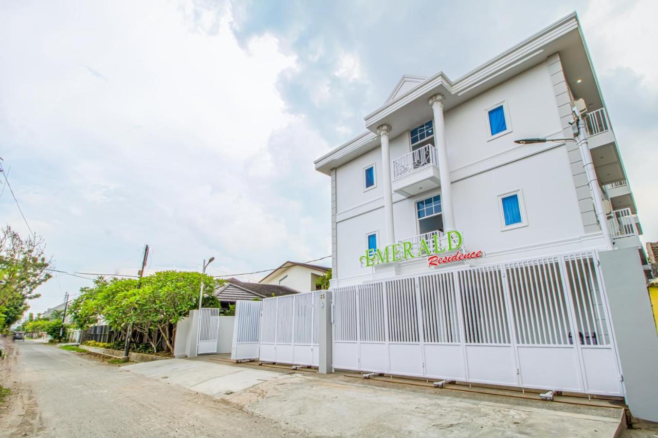 Emerald Residence Medan Buitenkant foto